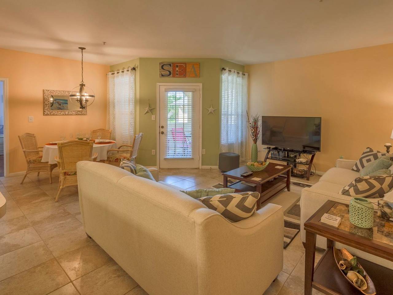 Entire apartment, Neu renoviert in geschlossener Wohnanlage, erschwinglich - nur wenige Minuten v in Clearwater, Pinellas County