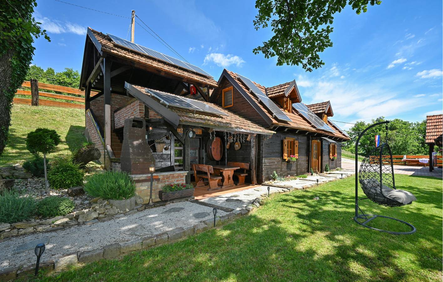 Schickes Apartment mit 2 Schlafzimmern, beheiztem Pool und Terrasse in Krapina-Zagorje