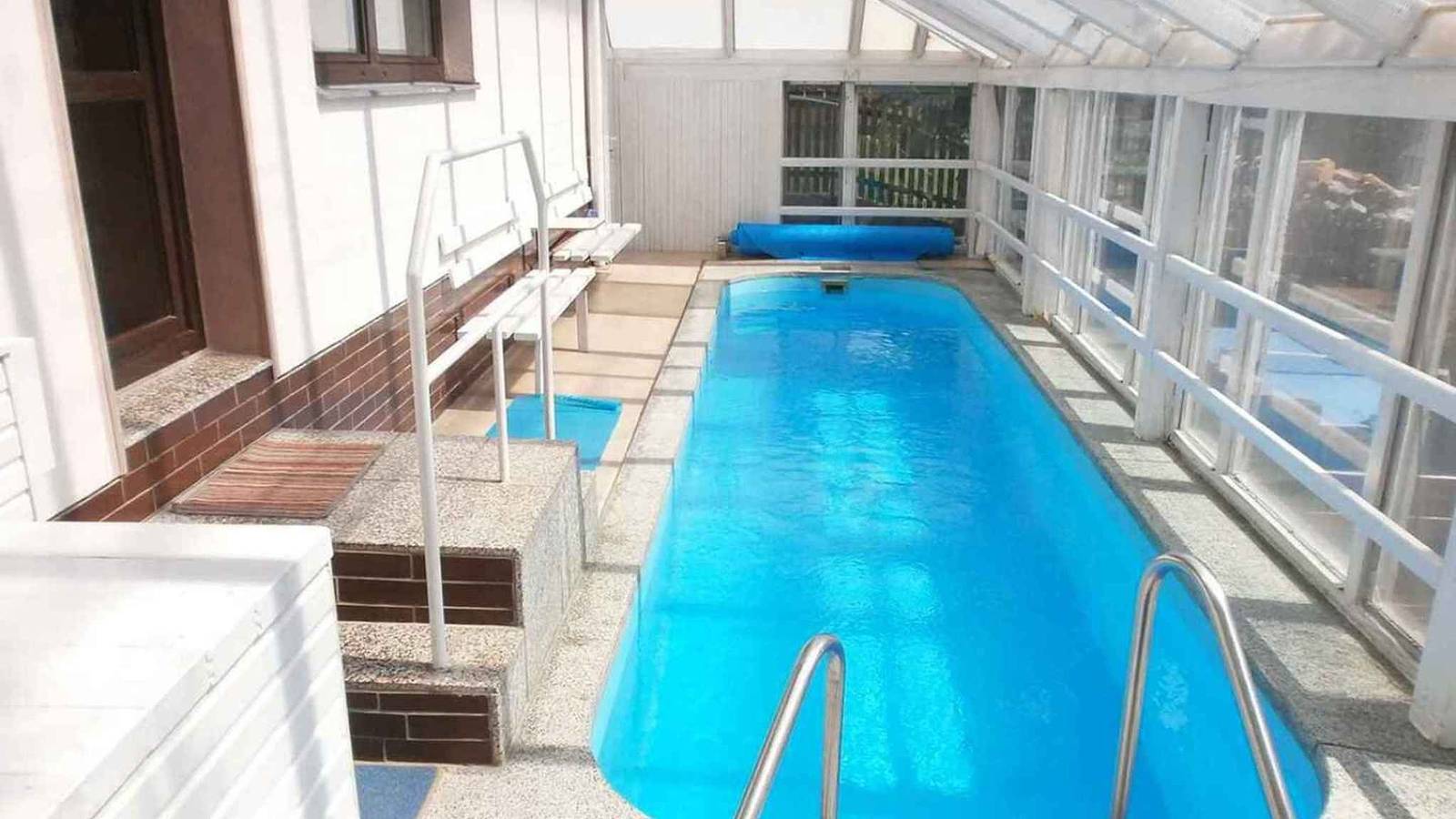 Ferienhaus mit Schwimmbad, Trampolin, Minigolf und Tennisplatz in Škrdlovice, Region Hochland