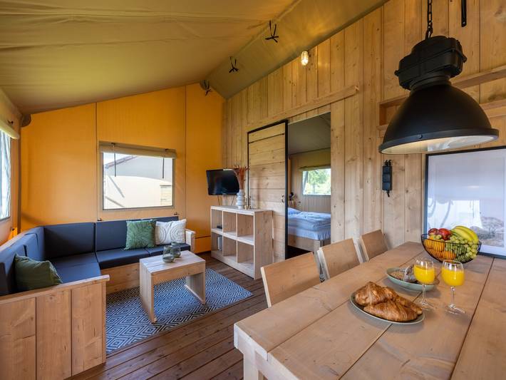 Zelt für 6 Personen, mit Terrasse und Garten sowie Pool in Andijk