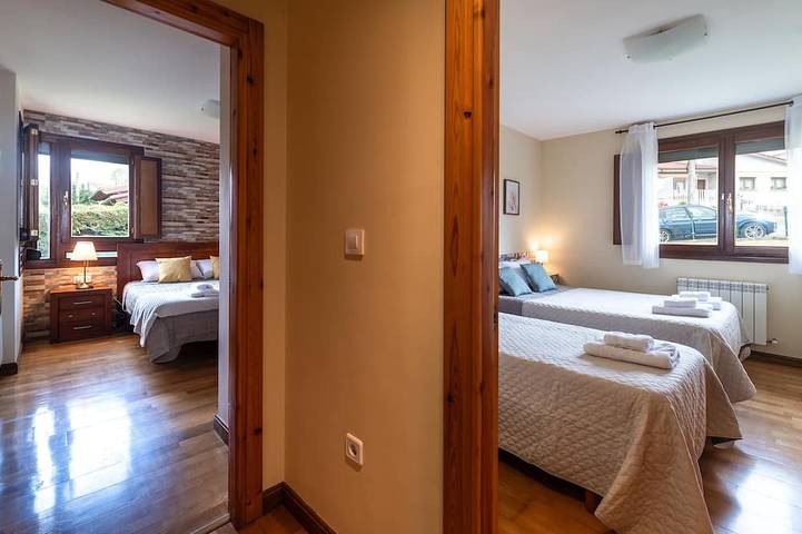 Aire de Asturias - Picos de Europa - Jardin 6 personnes in Ḥortigueru, Cabrales