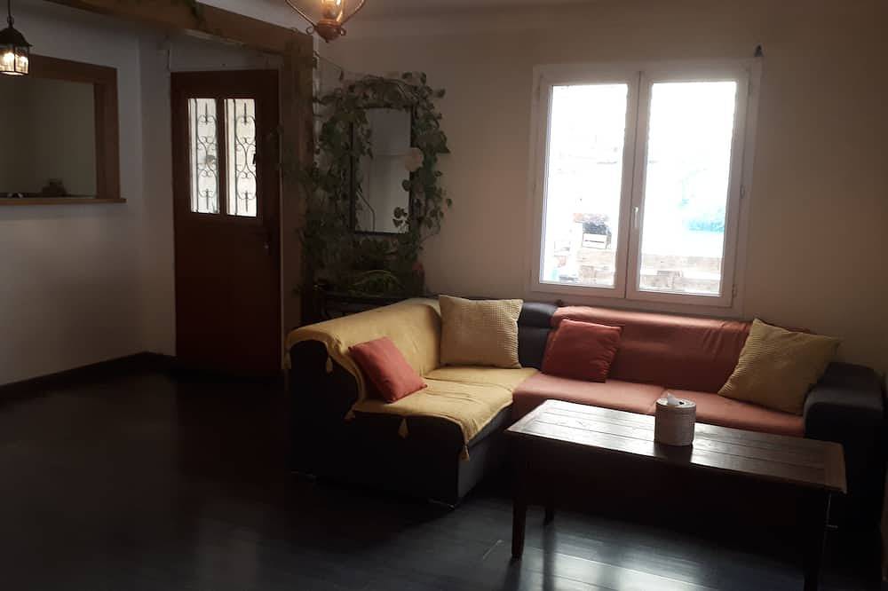 Country House With Private Swimming Pool in Sénas, Arles region
