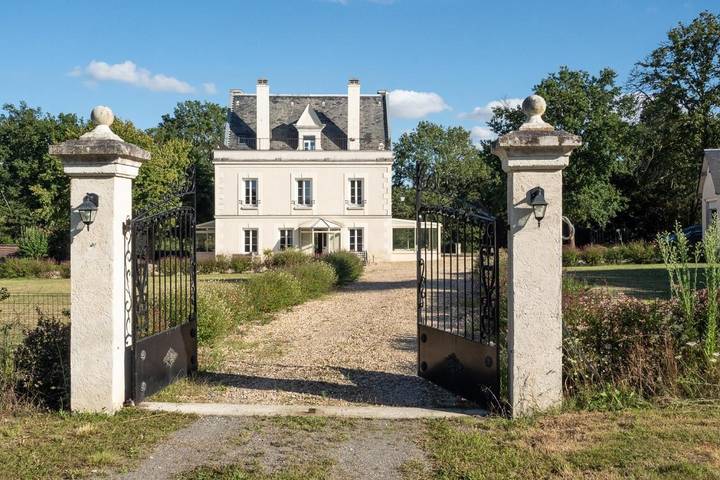 Location de vacances pour 4 personnes, avec Terrasse et Jardin ainsi que Piscine et Vue à La Vernelle