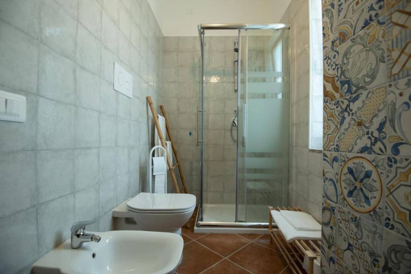 Spacious 1.5km to Beach Apartment with Balcony & Modern Amenities in Agropoli, Cilento Coast