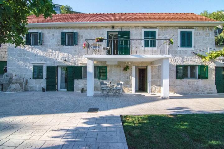 Ferienhaus für 8 Personen, mit Pool und Garten sowie Ausblick, mit Haustier