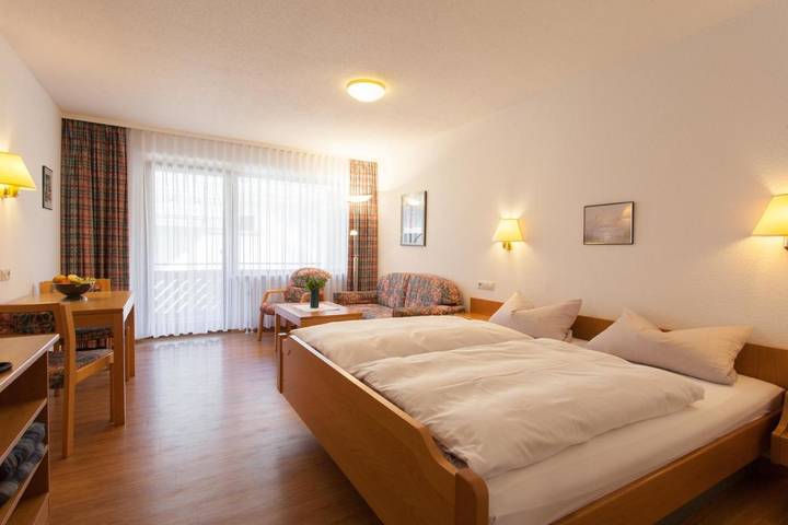 Ferienwohnung für 2 Personen, mit Balkon und Garten sowie Ausblick in Simonswald