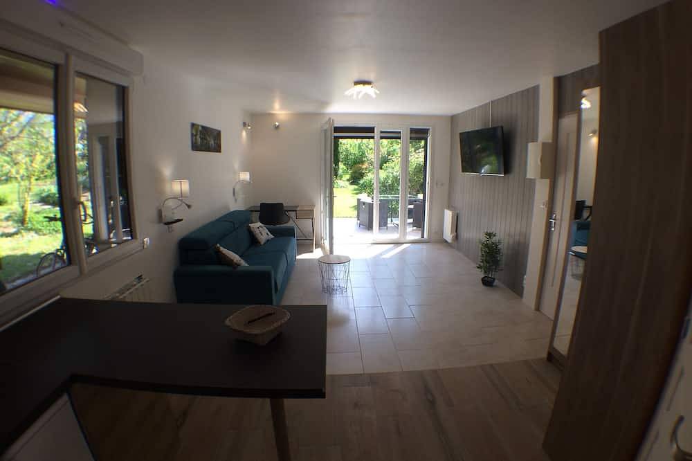 Appartement entier, Rare, Cosy studio \"type loft\" avec terrasse et jardin au cœur de St Jorioz. in Saint-Jorioz, Parc naturel régional du Massif des Bauges