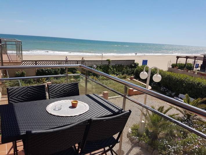 Location de vacances pour 3 personnes, avec Terrasse ainsi que Jardin et Piscine à Gavà