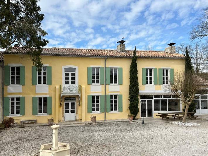 Location de vacances pour 11 personnes, avec Balcon et Terrasse ainsi que Jardin et Piscine à Cambes