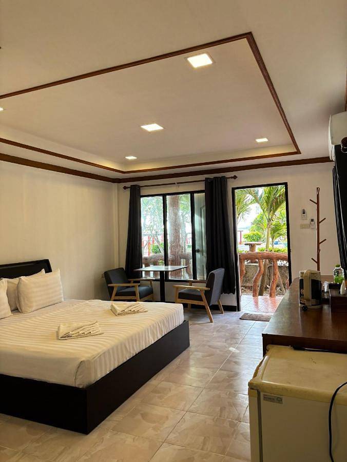 Station pour 2 personnes, avec jardin et terrasse ainsi que vue et piscine - 1