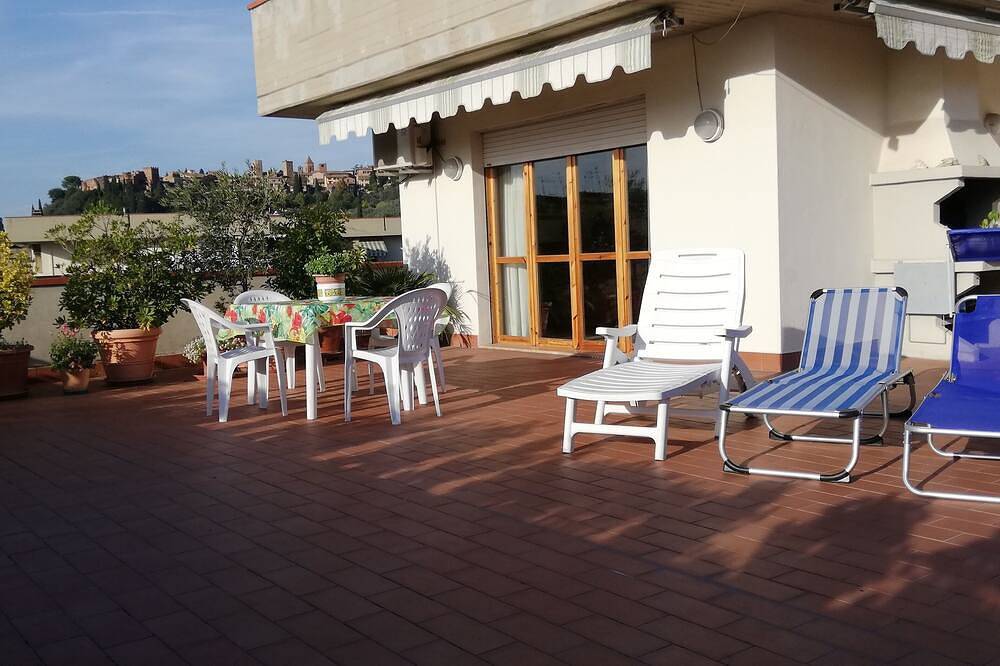 Ganze Wohnung, Panorama-Wohnung (Penthouse) 10 Km San Gimignano in Certaldo, Chianti