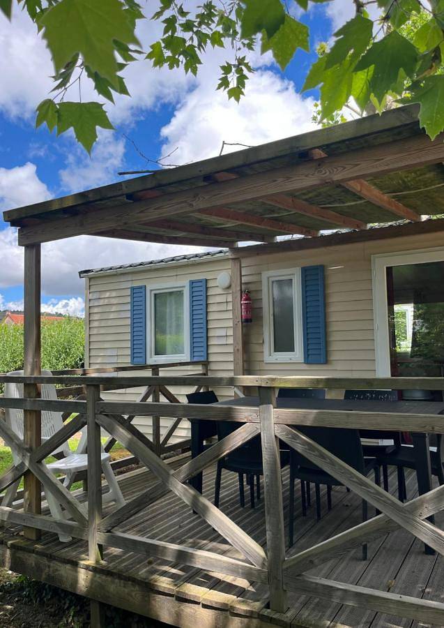 Location de vacances pour 6 personnes, avec Terrasse ainsi que Piscine et Vue dans Ébreuil - 3
