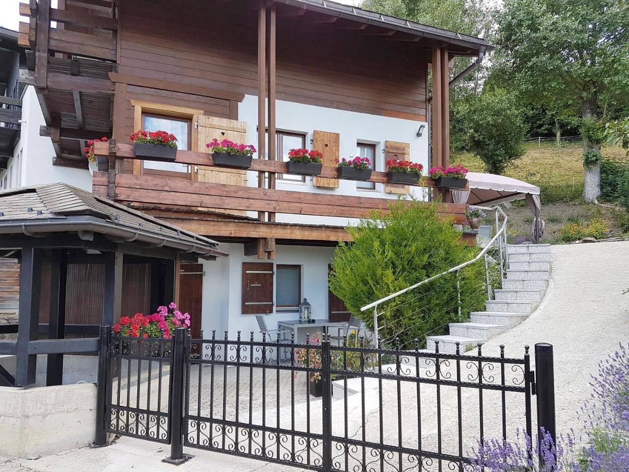 Ganze Wohnung, Studio Apartment in St-Maurice-de-Laques, Mollens