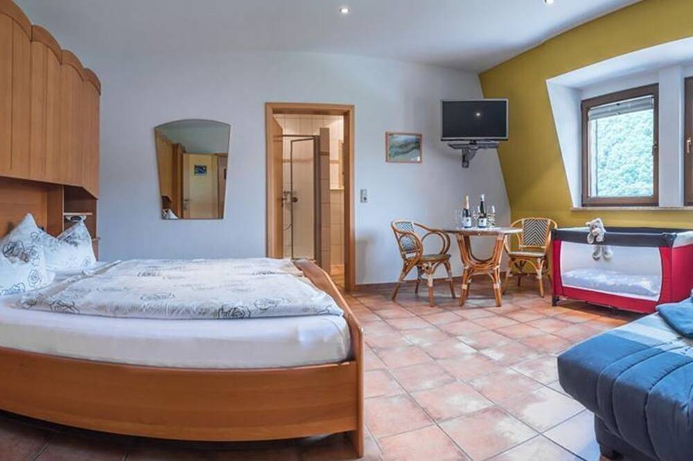 Ganze Wohnung, Doppelzimmer \"Sonnenuntergang\" - Ferienweingut Kreuz-Bauer in Minheim, Bernkastel-Kues & Umgebung