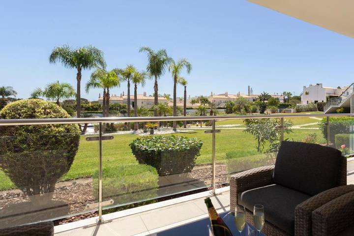 Parque de vacaciones para 2 personas, con jardín y piscina en Albufeira