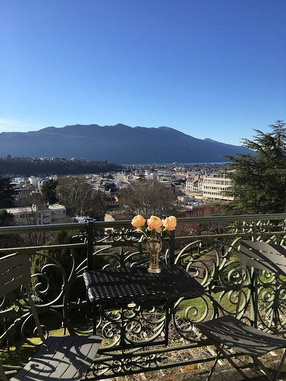 Appartement de vacances pour 2 personnes, avec balcon ainsi que jardin et vue sur le lac