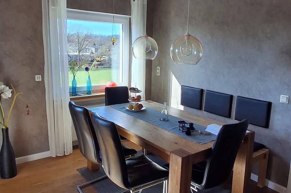 Ganze Wohnung, Gemütlichkeit trifft Komfort - Dein zweites Zuhause in Gillenfeld, Vulkaneifel