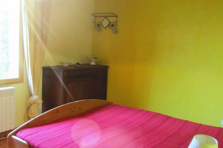 Location de vacances pour 6 personnes, avec jardin dans La Croix de Bauzon - 4