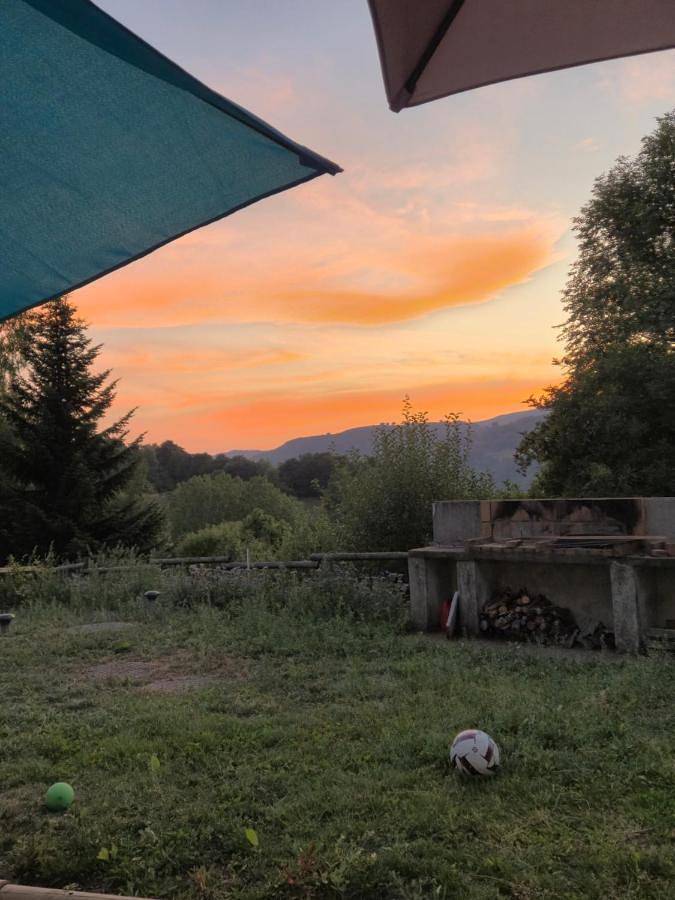 Gîte pour 6 personnes, avec vue et terrasse à Thiézac - 2