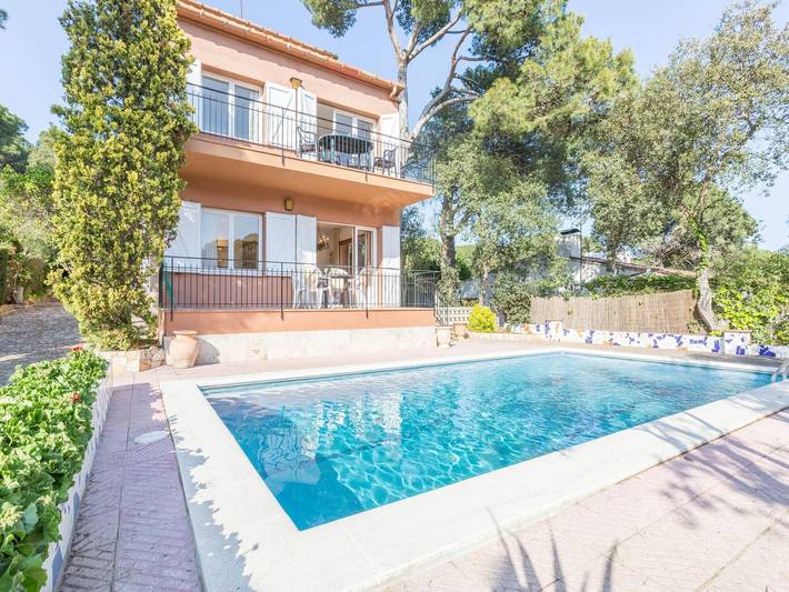 Vakantieappartement voor 2 personen, with Terras and Tuin as well as Zwembad in Palafrugell