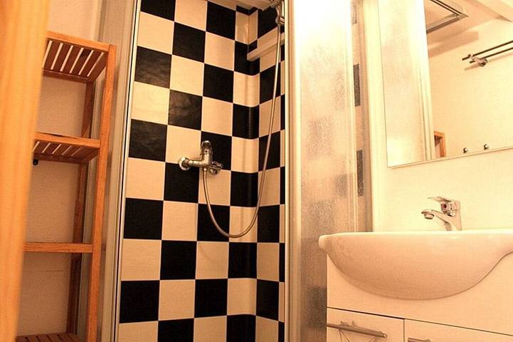 Hausboot für 2 Personen, mit Balkon in Mecklenburgische Seenplatte - 3