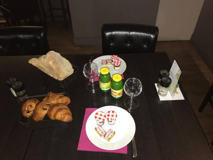 Hôtel pour 3 personnes, avec jardin et terrasse à Saint-Genis-Laval - 2