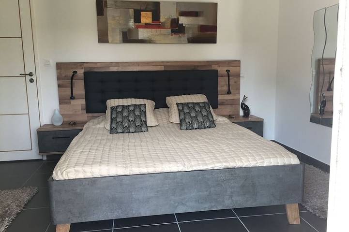 Location de vacances pour 7 personnes, avec terrasse et jardin à Sernhac - 2