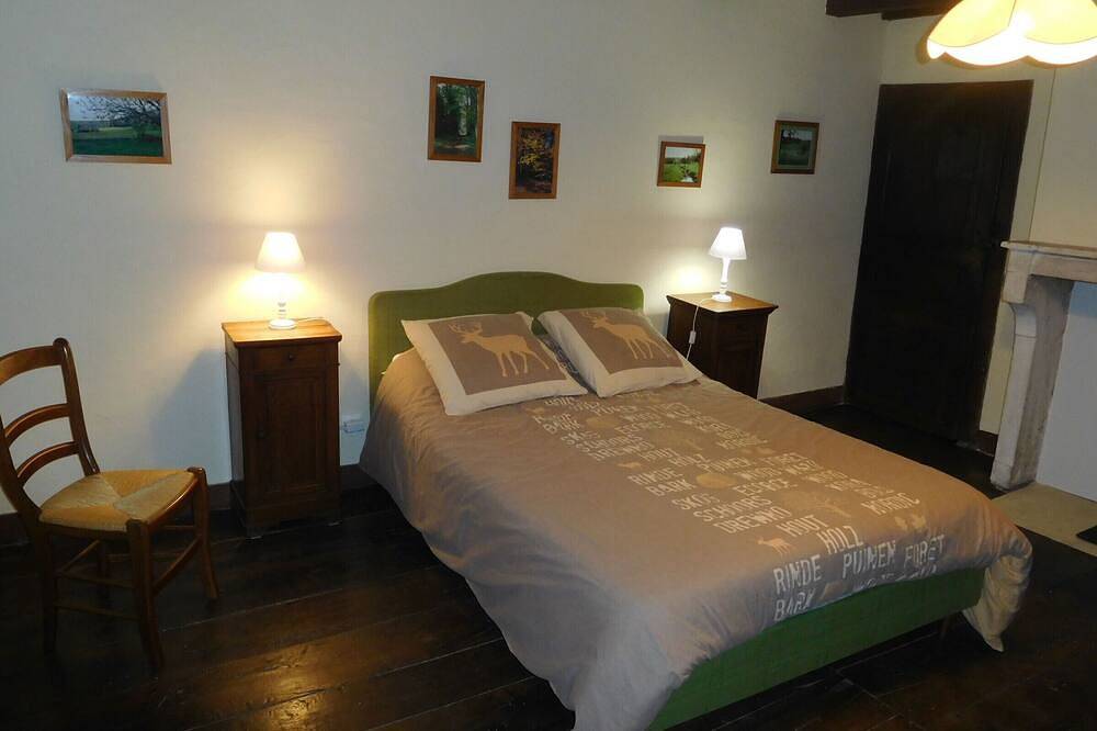 Charming Forest Retreat with Fireplace, Garden, Near Scenic Trails in Giey-sur-Aujon, Parc national de forêts