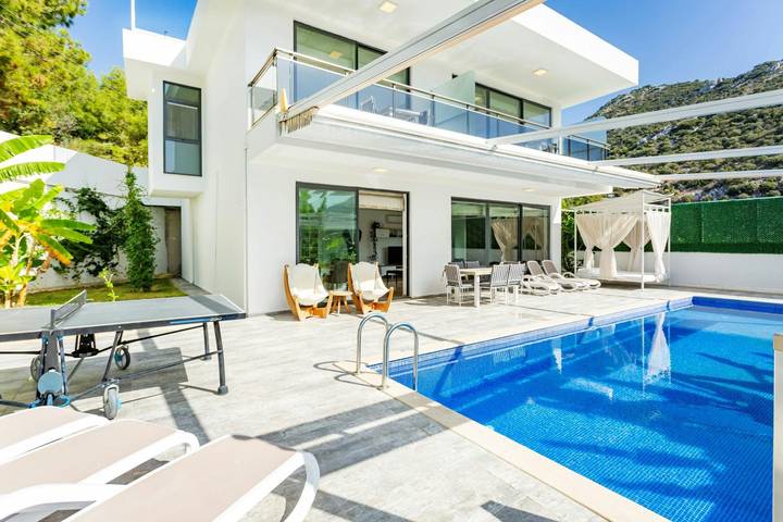 Villa for 5 people, with pool and balcony as well as sauna and garden in Kalkan