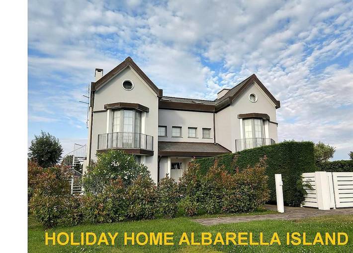 Casa vacanza per 4 persone, con Balcone e Terrazza nonché Giardino e Piscina a Albarella