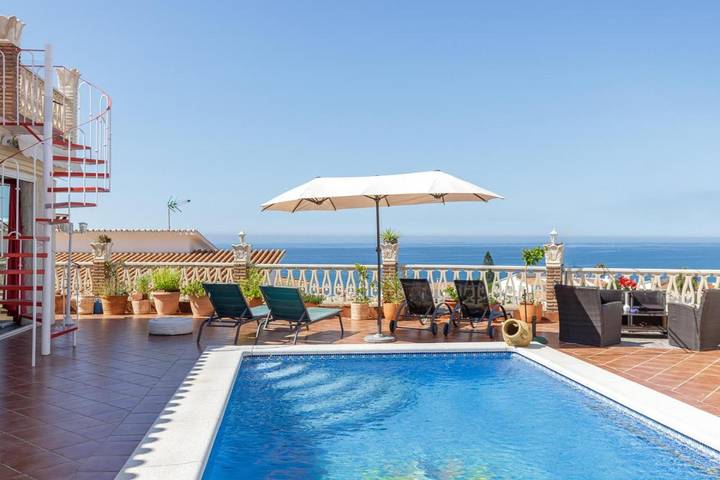 Casa rural para 5 personas, con Balcón y Terraza además de Jardín y Piscina en Benajarafe