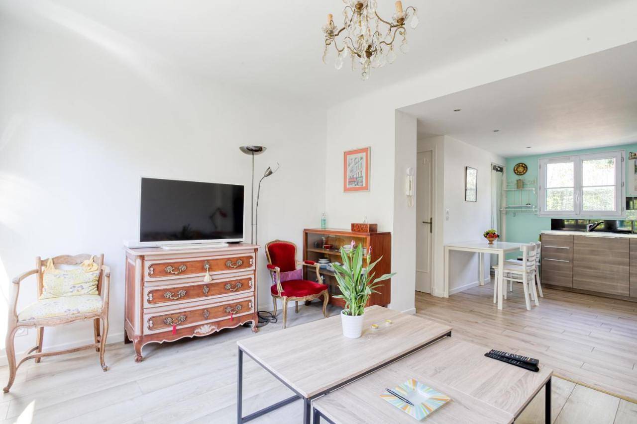 Appartement entier, One-Bedroom Apartment in Rueil-Malmaison, Hauts-de-Seine