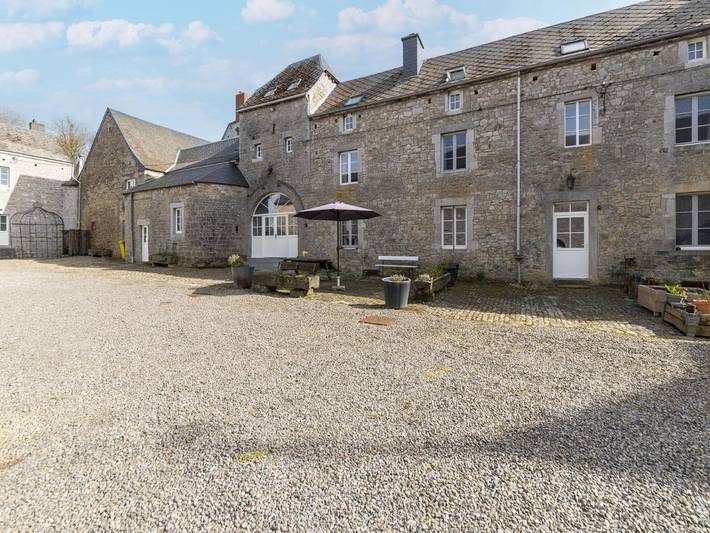 Location de vacances pour 7 personnes, avec jardin et terrasse à Ouffet