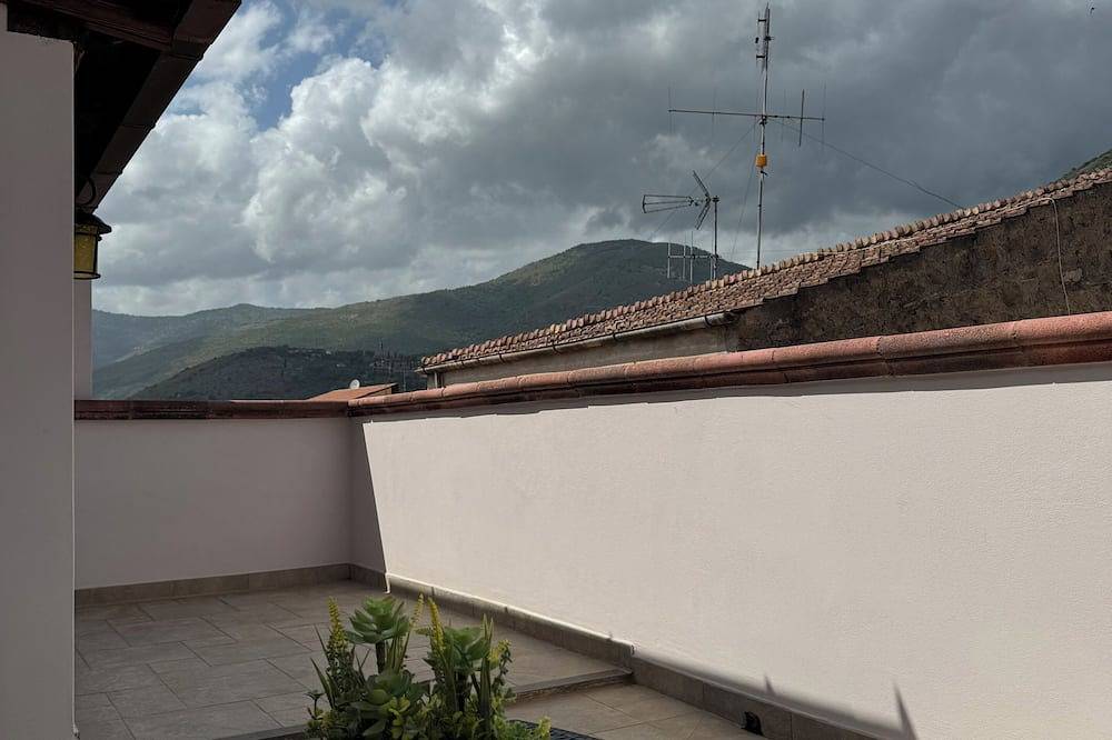 Entire apartment, Observatory. The Palace of the High Prelate in Fondi, Latina Province