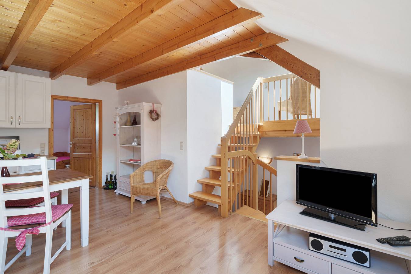 Ganze Wohnung, Ferienwohnung '3, 65 Qm, Balkon' mit Gemeinschaftspool, Privatterrasse und Wi-Fi in Vogtsburg im Kaiserstuhl, Kaiserstuhl