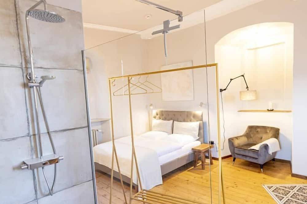 Der historische Schlossturm in Kirchberg besticht mit spektakulärem Ausblick, Parkett, Stuck und modernem Interieur in Kirchberg an der Jagst, Hohenlohe