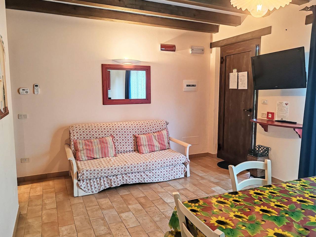 Casale nelle Marche con piscina e vini in Montecarotto, Provincia di Ancona