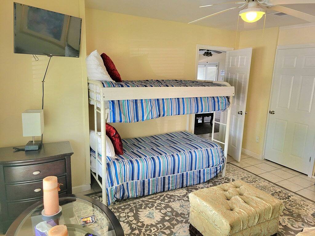 Beautiful 5 bedroom near Nrg stadium (16 minutes away) in Houston in Houston, Harris County