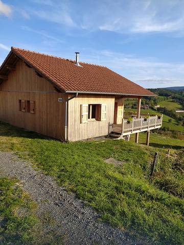 Gîte pour 8 personnes, avec terrasse à Chalmazel