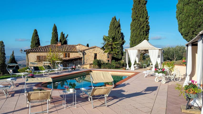 Casa vacanza per 14 persone, con Terrazza e Giardino a Pomarance