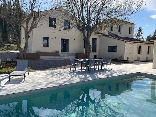 Location de vacances pour 14 personnes, avec vue ainsi que jardin et piscine à Saint-Pargoire - 3