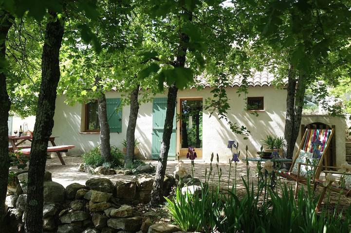 Location de vacances pour 3 personnes, avec Terrasse et Jardin à Viens