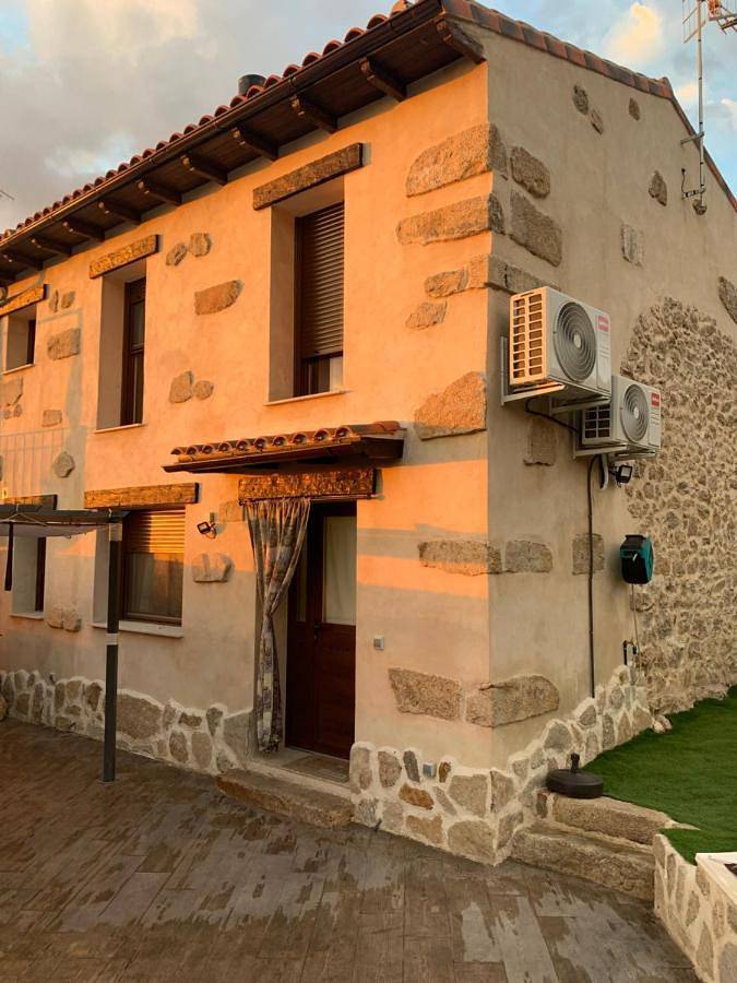 Casa de vacaciones para 8 personas, con vistas además de jardín y piscina - 1