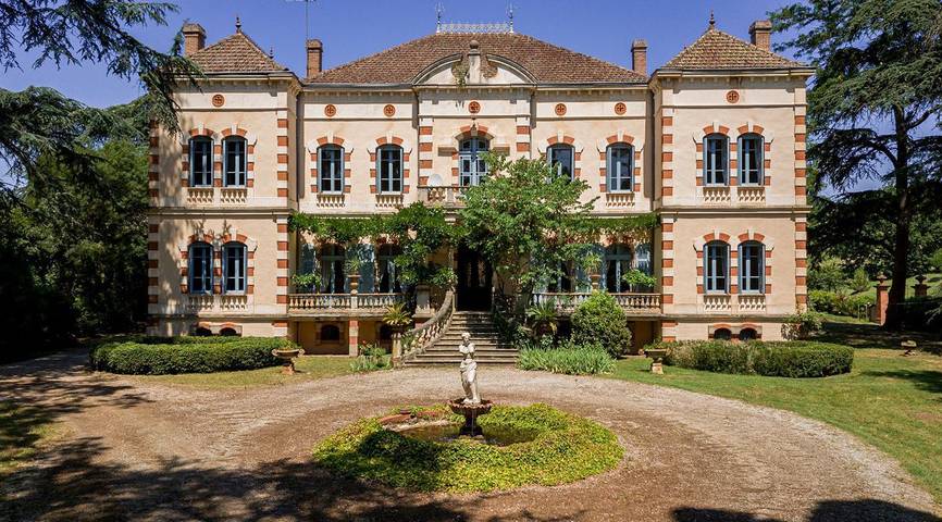 Château pour 20 personnes, avec terrasse et jardin, animaux acceptés dans Occitanie - 2