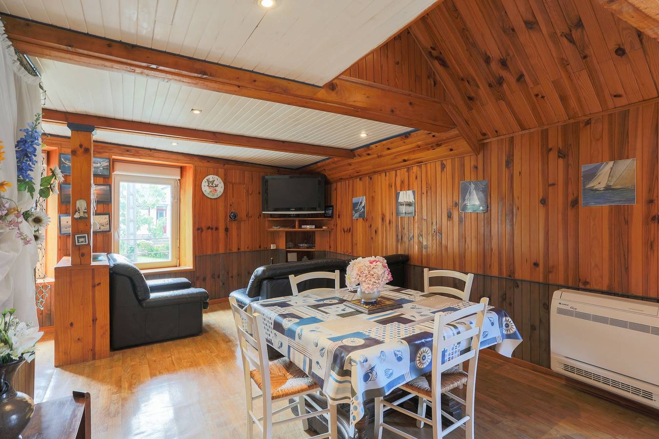 Holiday Home 'Maison Bateau' with Shared Terrace and Air Conditioning in Plouézec, Côte de Goëlo