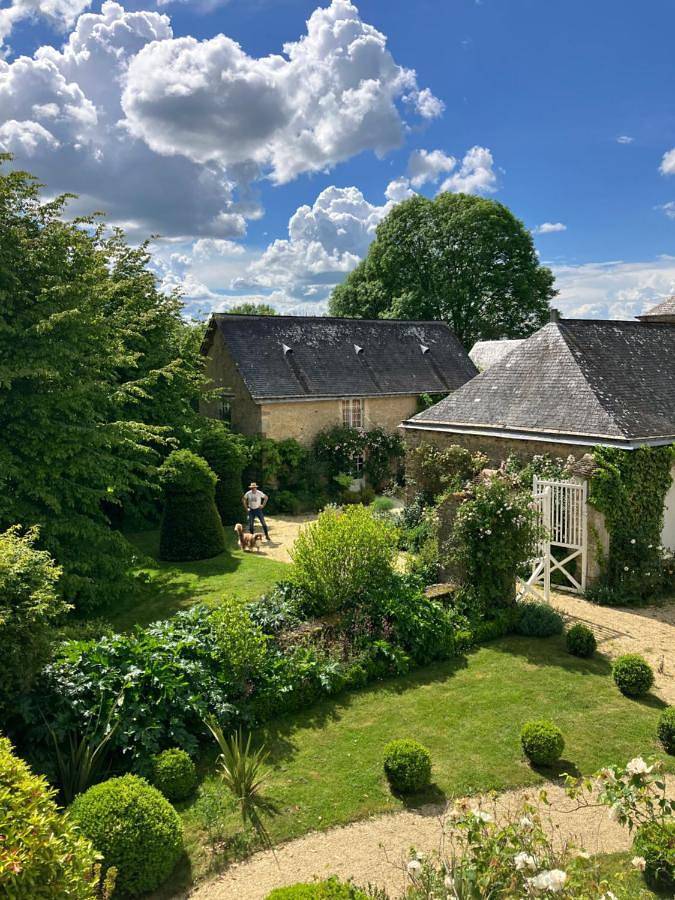 Cottage pour 6 personnes, avec piscine ainsi que vue et jardin, animaux acceptés à Saint-Christophe-en-Champagne
