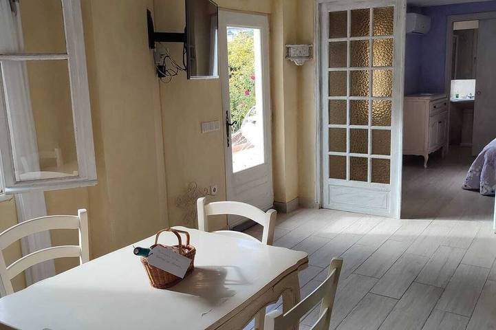 Gîte pour 4 personnes, animaux acceptés à La Roquette-sur-Siagne