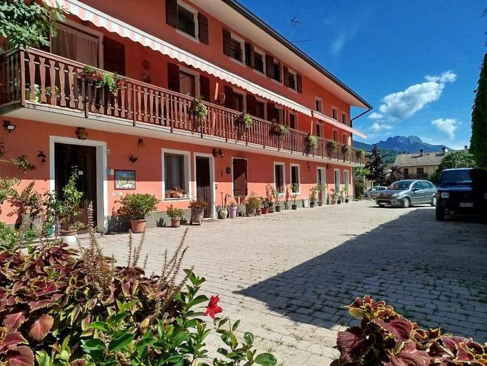 Casa vacanza per 2 persone, con Terrazza e Idromassaggio nonché Giardino e Panorama a Pedavena