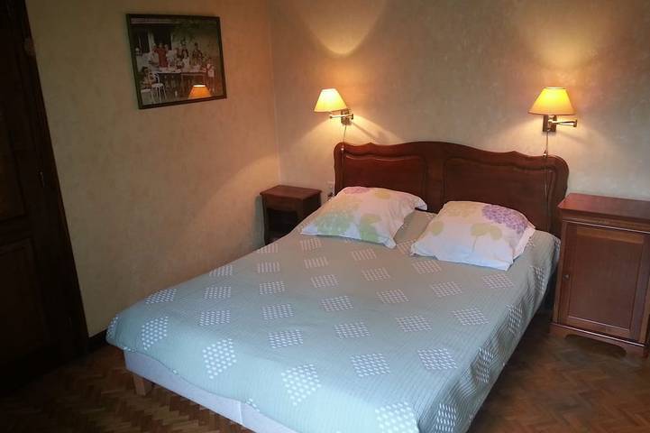 Location de vacances pour 8 personnes, avec terrasse ainsi que piscine et jardin à Châtillon-en-Michaille - 2