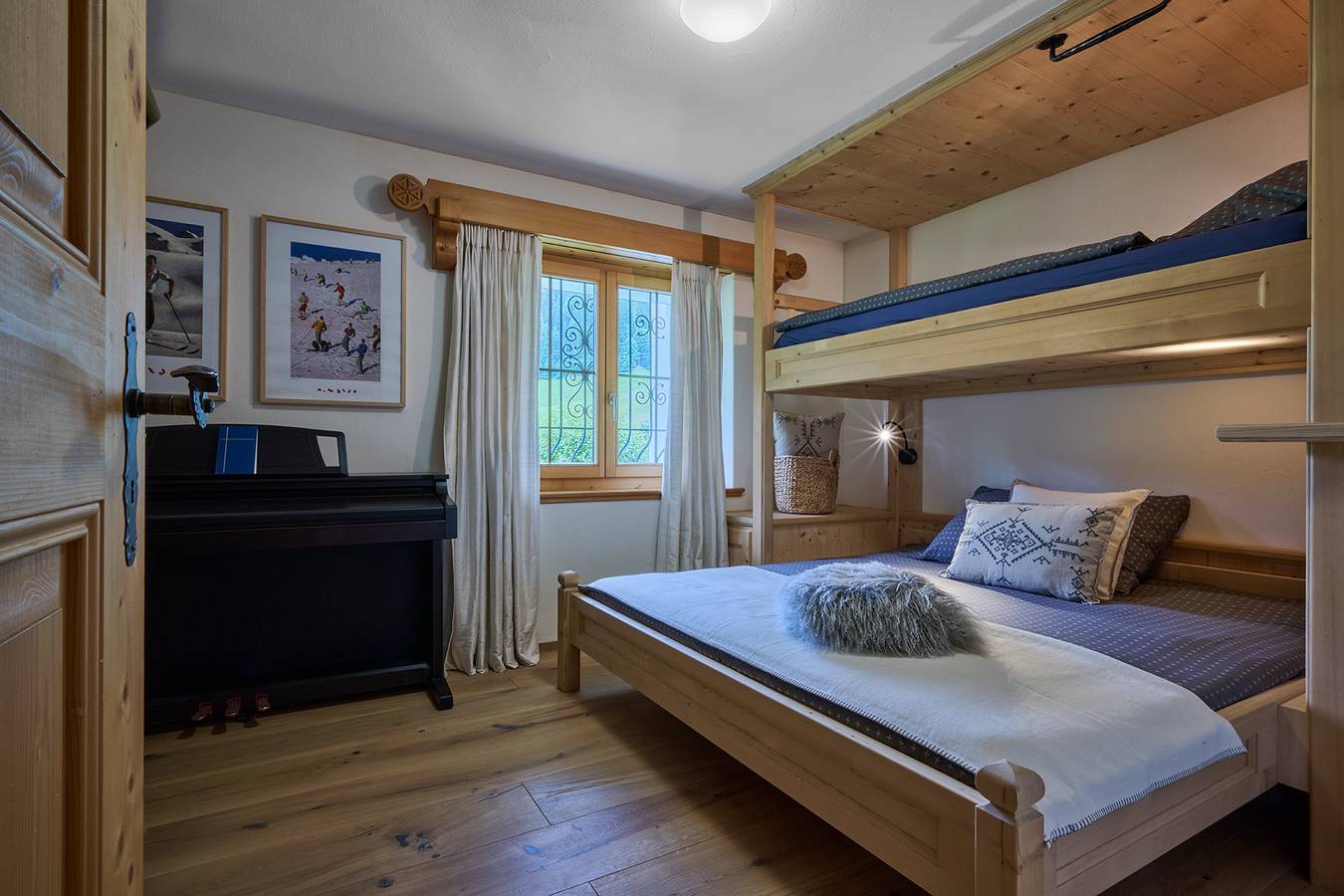 Ganze Wohnung, Ferienwohnung 'Panorama' mit Bergblick, privater Terrasse und Wi-Fi in Klosters-Serneus, Plessur Alpen
